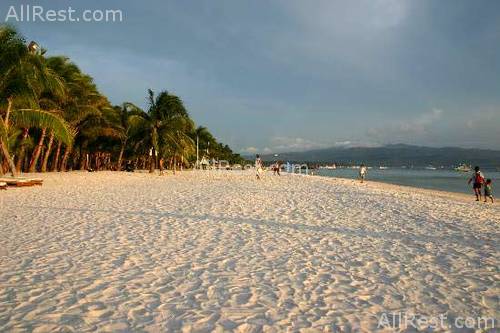 Fridays Boracay Resort 11